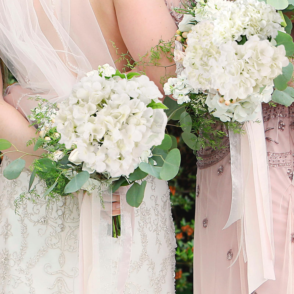 Auihiay lifelike hydrangea stems suited for vase displays