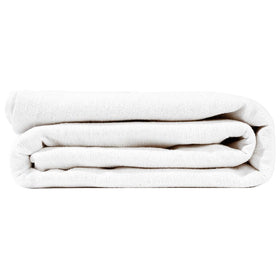 Avalon Bedding durable machine-washable blanket retains shape and color.