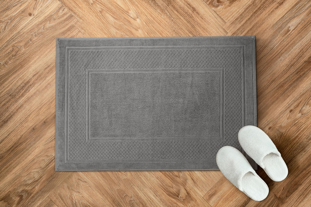 Avalon Towels grey bath mat measures 22x34 inches for compact spaces