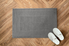Avalon Towels grey bath mat measures 22x34 inches for compact spaces