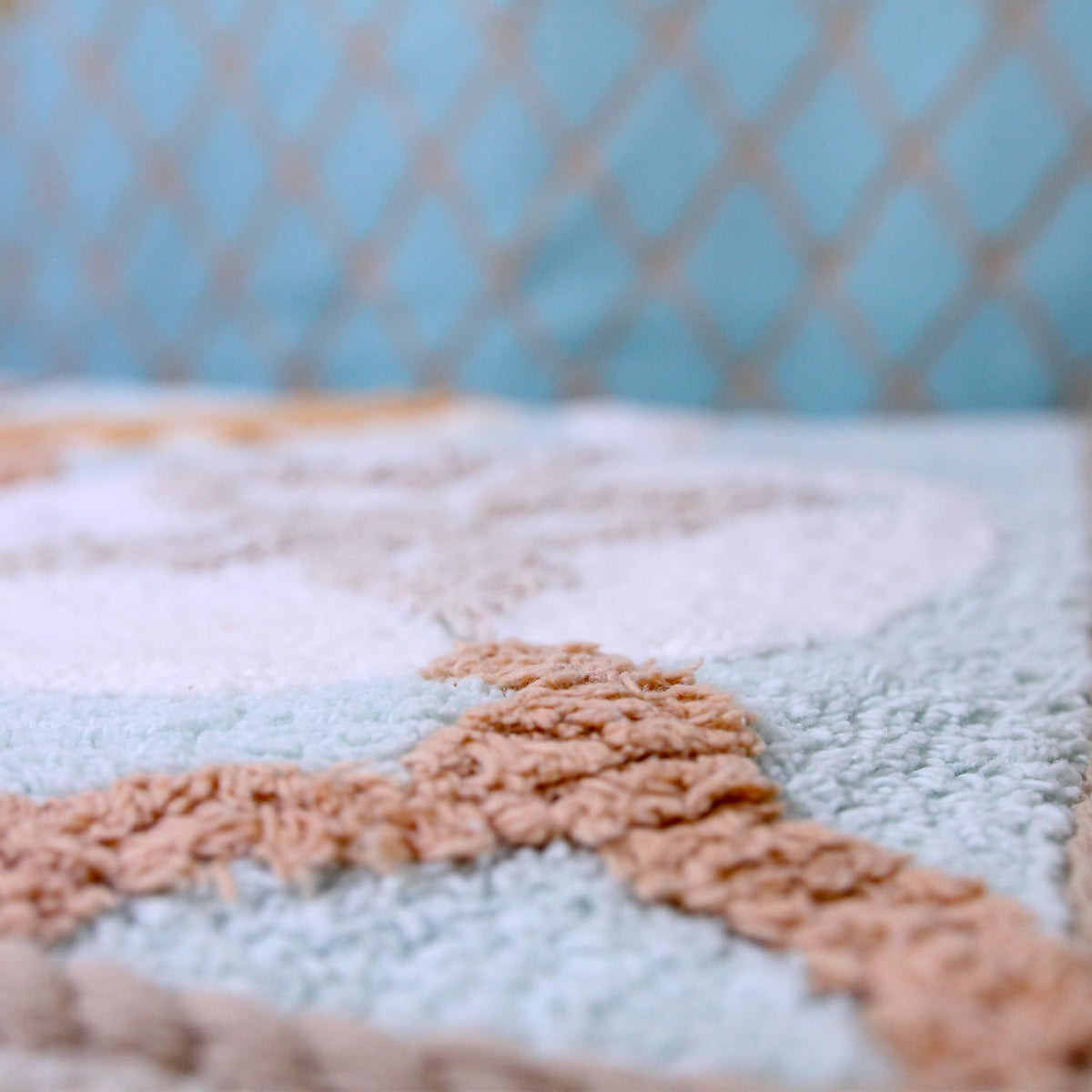 Avanti Seaglass rug in a bright bath scene adds coastal style.