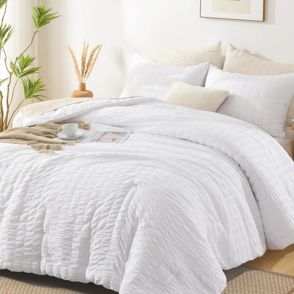 AveLom seersucker king comforter setup highlights chic texture for a cozy bed.
