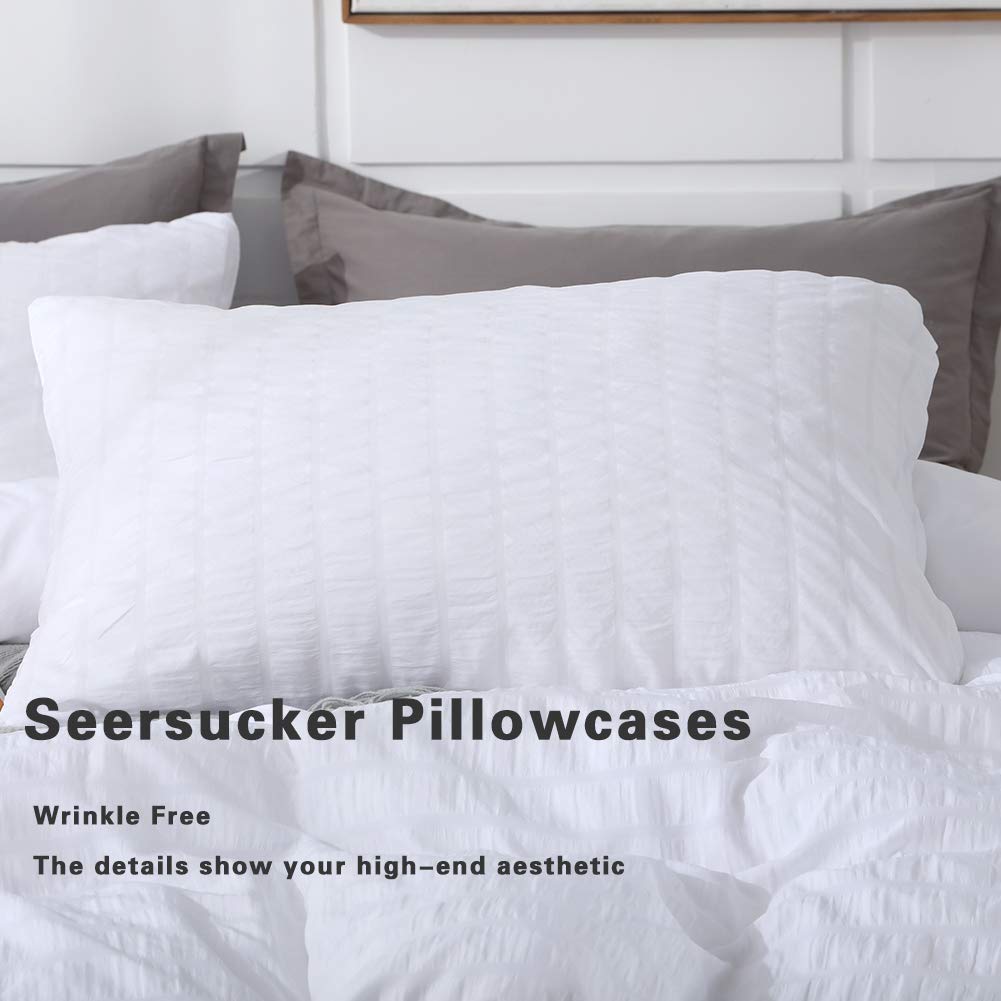 AveLom duvet cover is machine washable and pet-friendly.