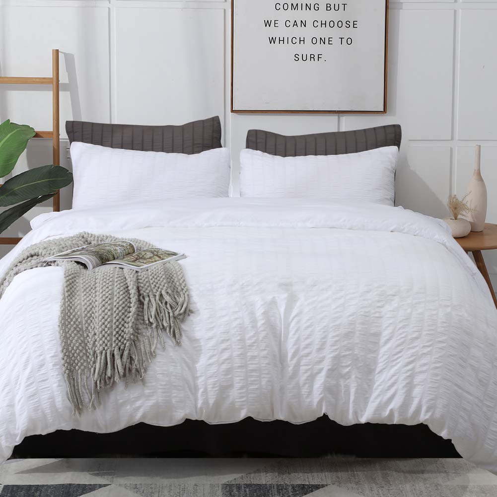 AveLom White Duvet Cover Queen seersucker texture adds elegant softness to modern bedrooms.