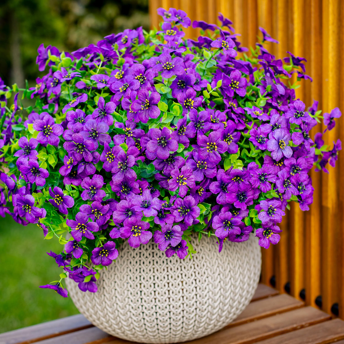 AXYLEX 16-bundle arrangement offers lush color without watering or pruning.