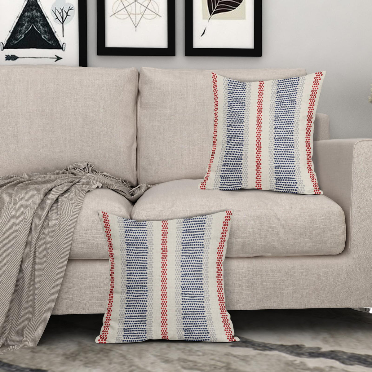 Aytipun pillow cover with invisible zipper detail for easy insertion and clean look.