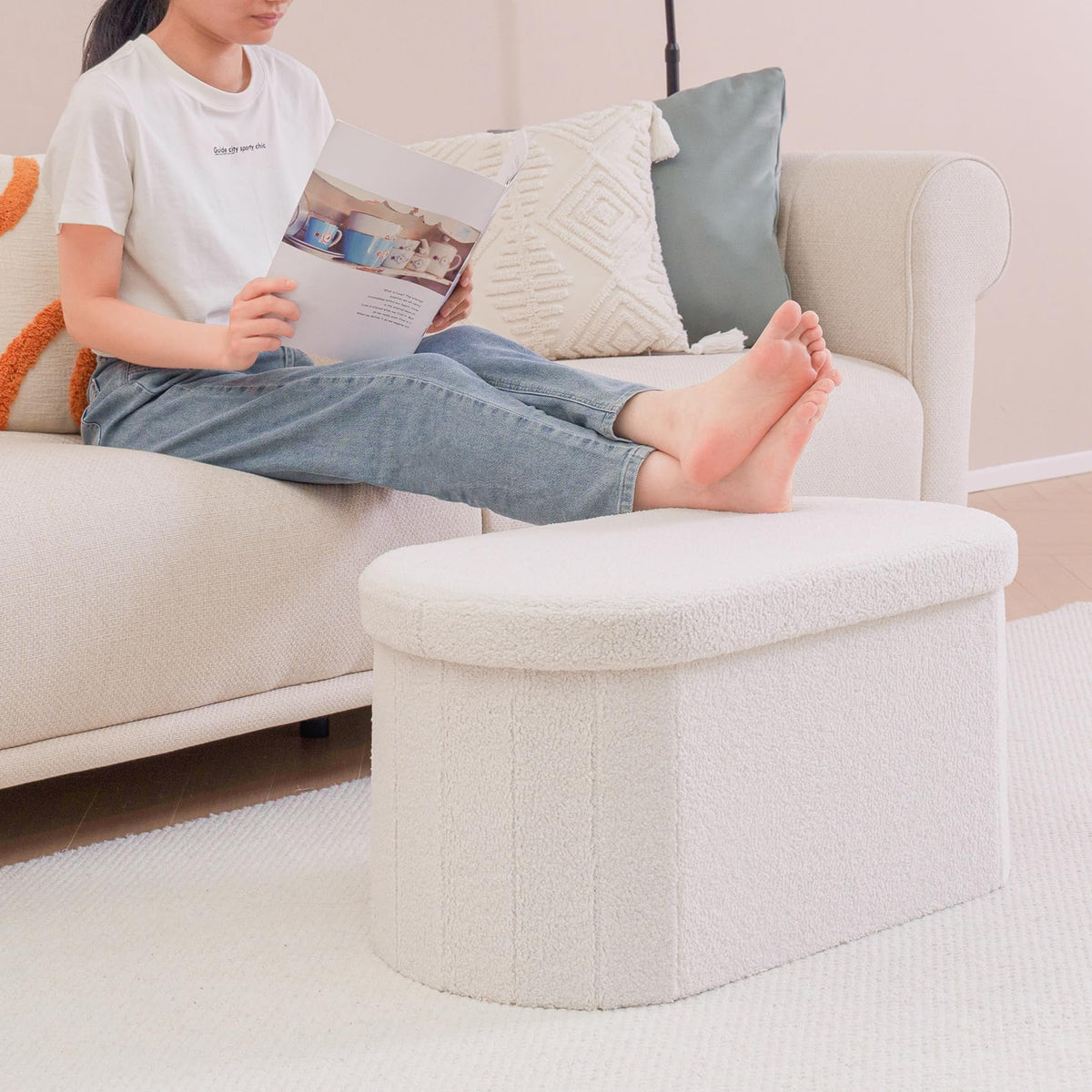 B FSOBEIIALEO removable dividers help separate items for quick access.