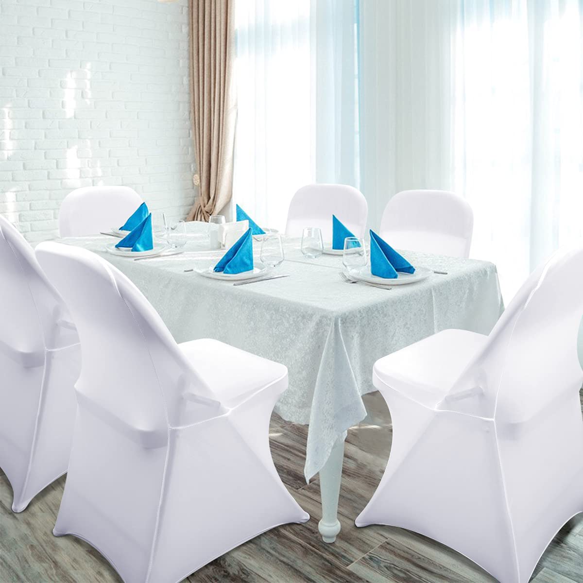 Elastic foot pockets ensure full chair coverage and neat display