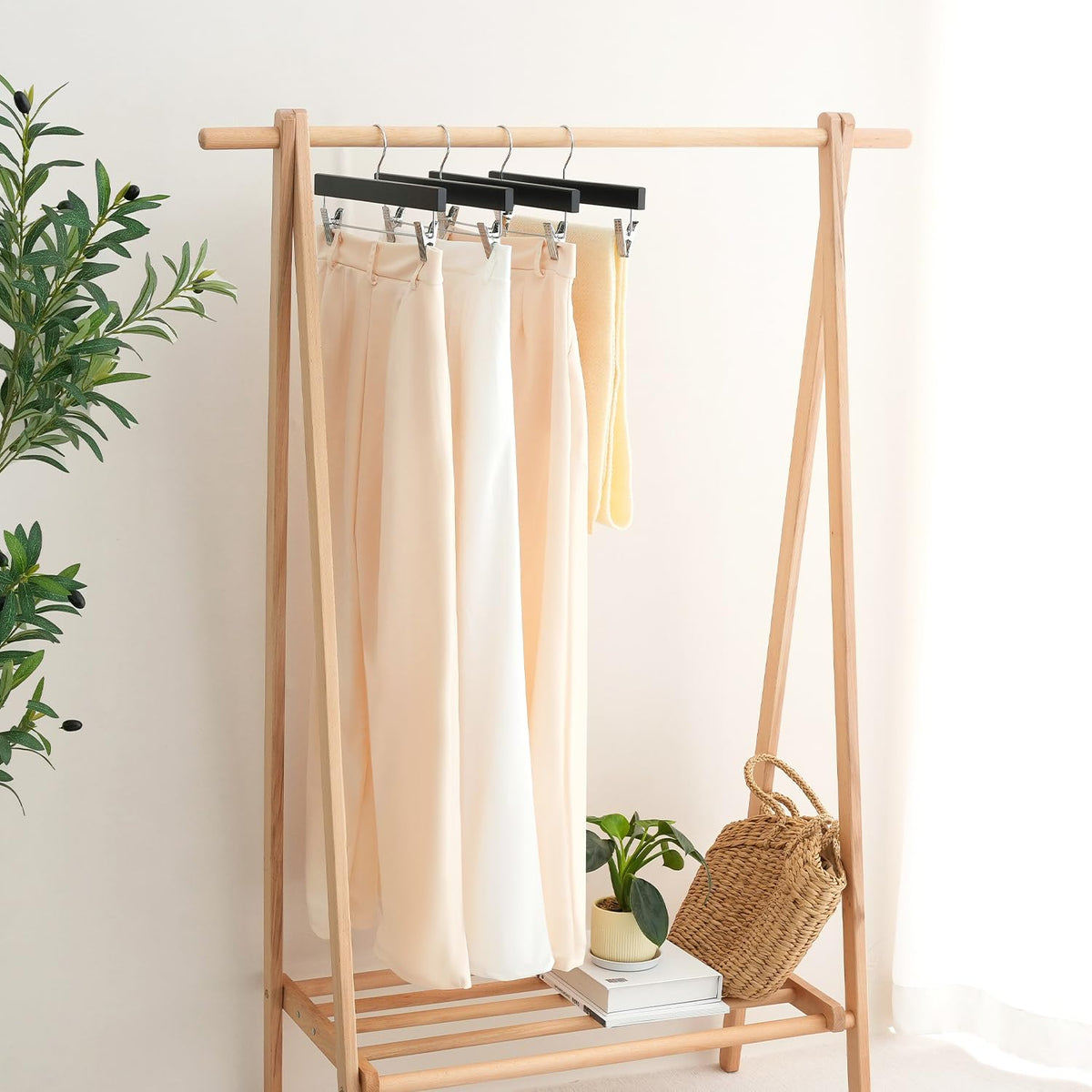 BAGAIL premium natural hardwood hanger offers durable use
