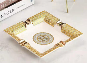 BAKEBK desk decor ashtray highlighting modern ceramic design.