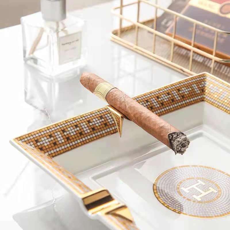 BAKEBK indoor-outdoor ashtray shown on a desk for versatile use.
