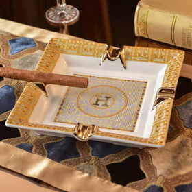 BAKEBK modern design ashtray for home bars and offices.