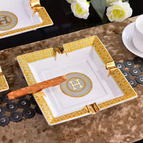 BAKEBK vertical cigar placement keeps cigars organized neatly.