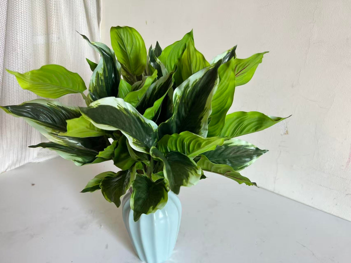 Bakoukiter UV-resistant artificial plants require no maintenance.
