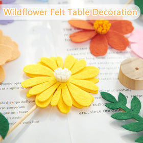 Balun Admhail indoor table decor creates a lively centerpiece ensemble for weddings