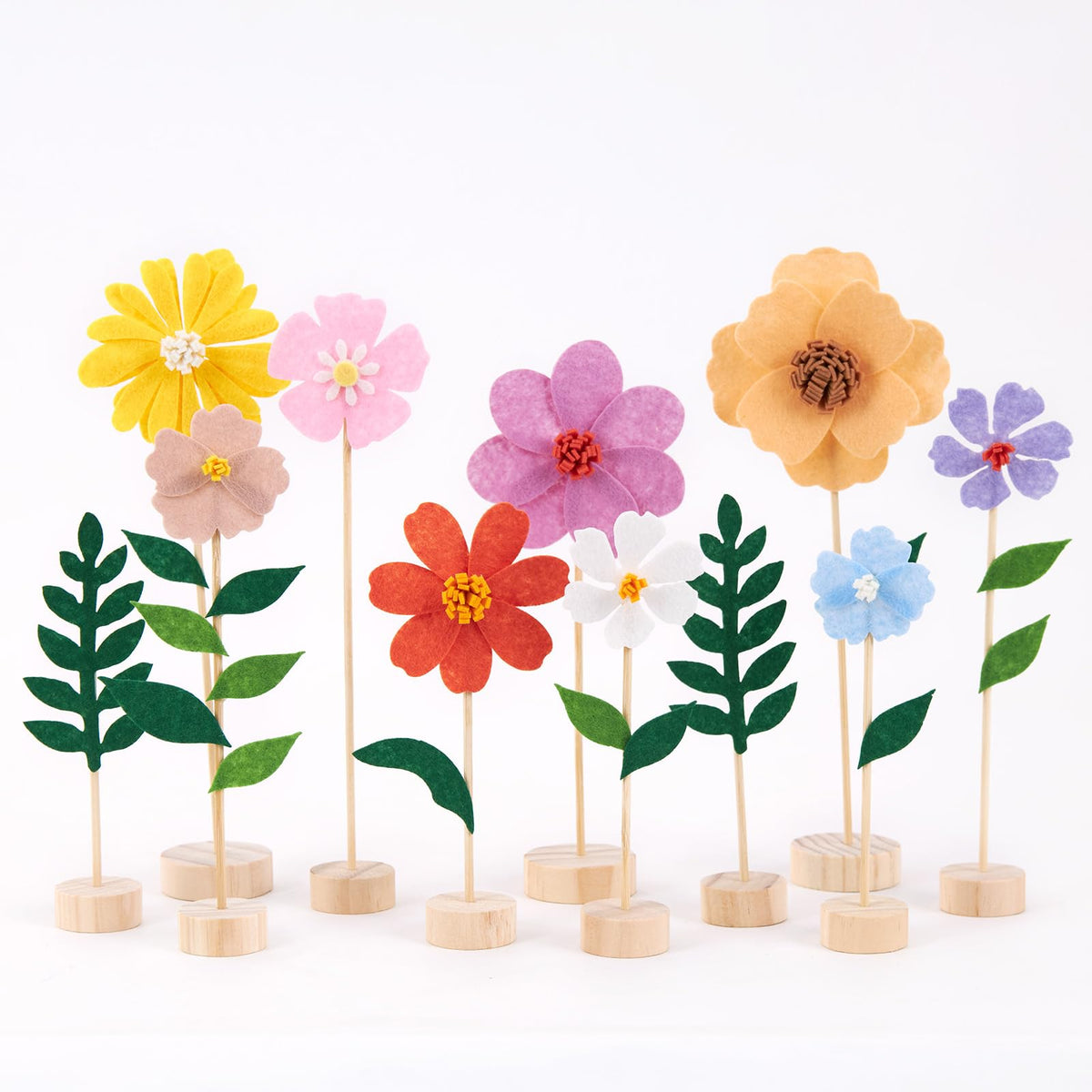 Balun Admhail wildflower centerpiece on wooden base adds natural charm to indoor tables