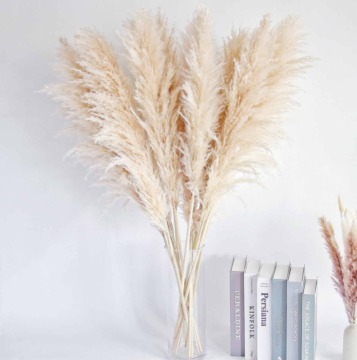 Bannifll dried pampas grass used as an airy table centerpiece