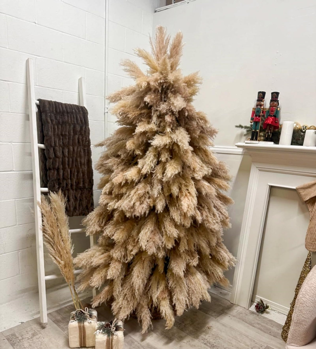 Bannifll pampas grass for wreaths or long vase accents
