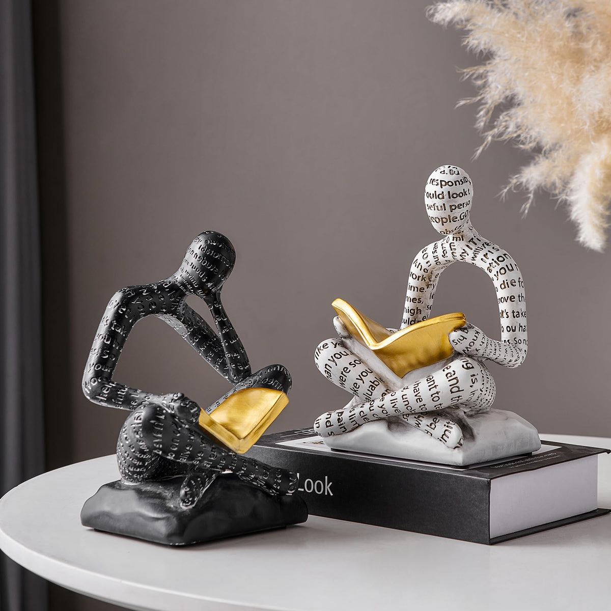 Banomii bookends with non-slip pads prevent slipping for heavy books.