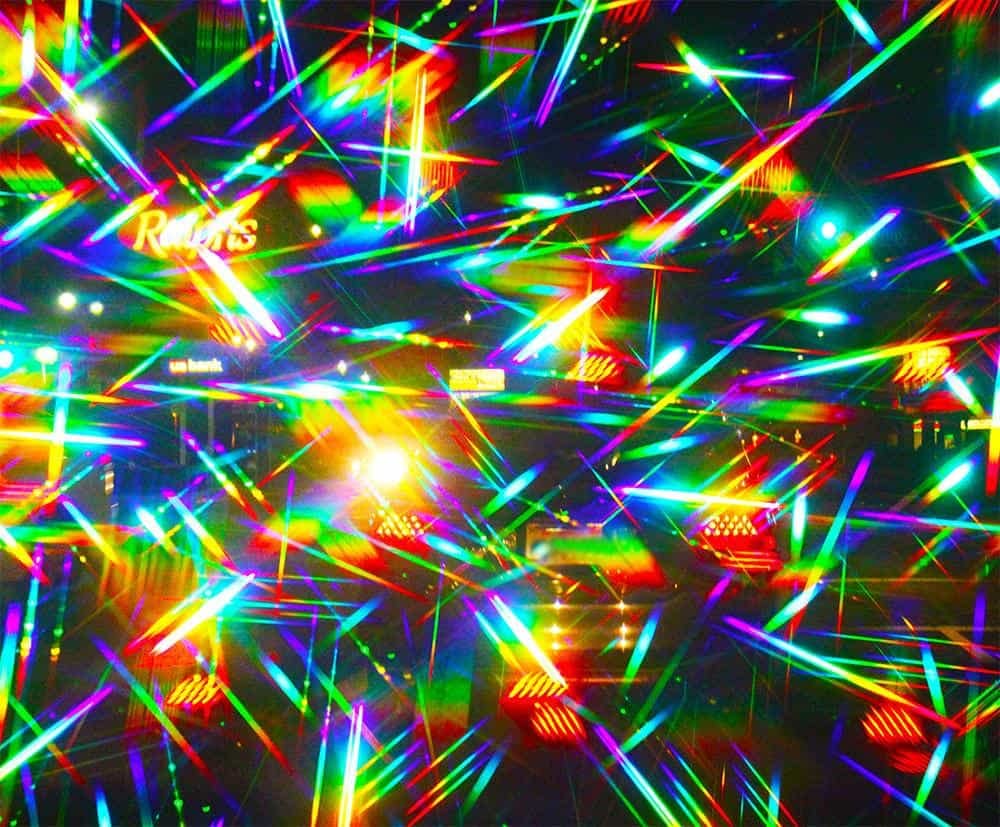 Bartovation spectra view demonstrates gas-tube light with clear diffraction patterns.