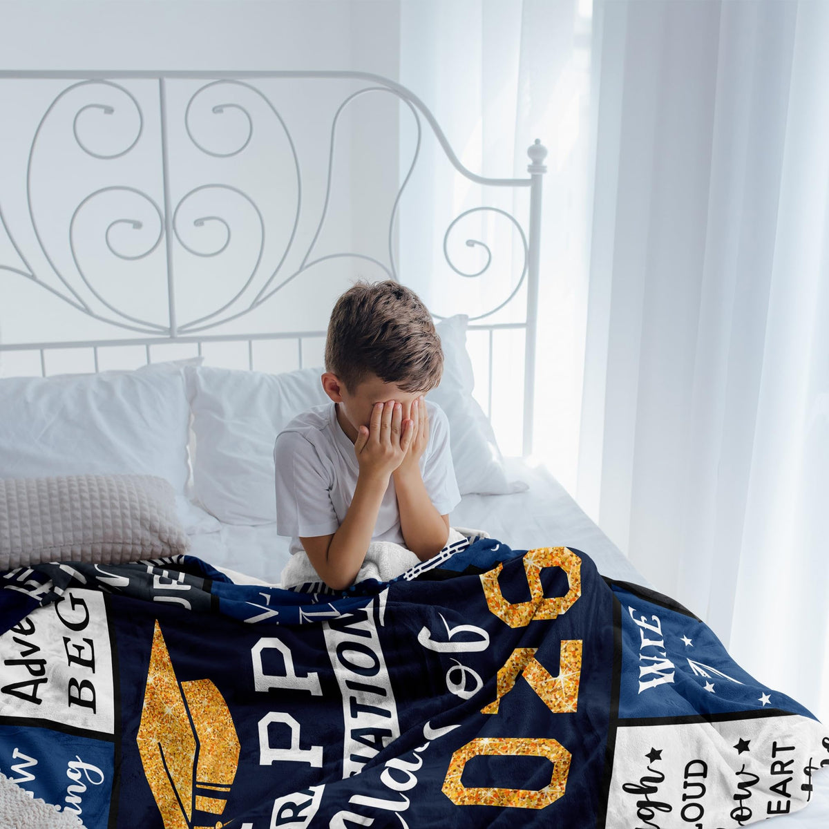 Basiole graduation blanket polyester ensures warmth and easy care.
