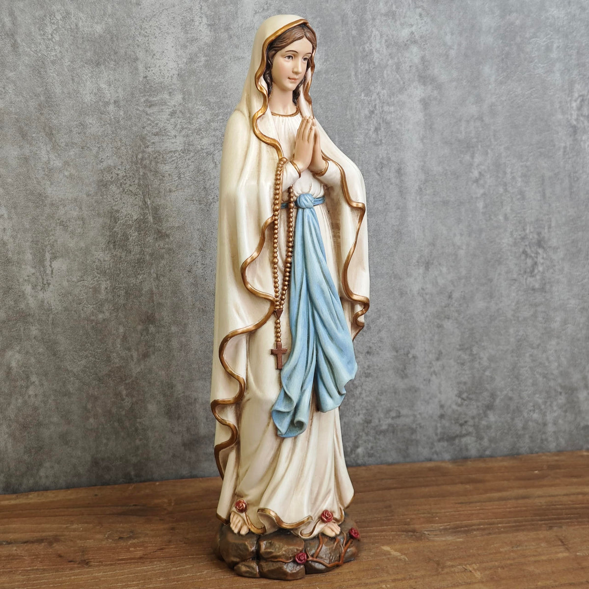 BC Buildclassic Lourdes statue robe detail showcases intricate clothing texture and color fidelity.