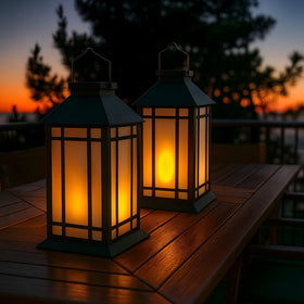 Close-up of the flameless flame glow in a Bdor lantern
