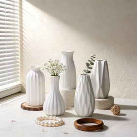 BEAHOT vases suited for fresh or dried flowers adds texture.