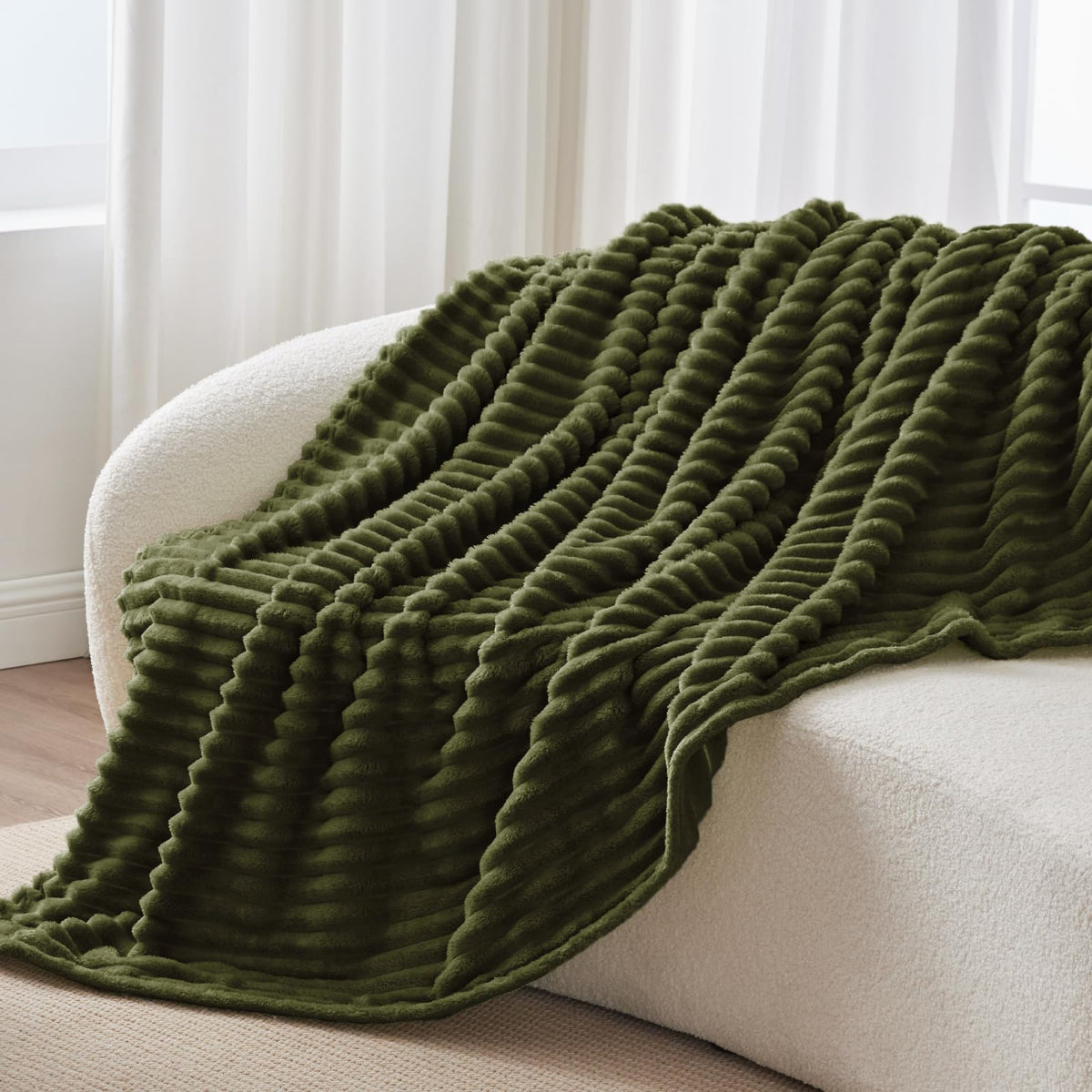 BEDELITE all-seasons warmth blanket suitable for year-round use.