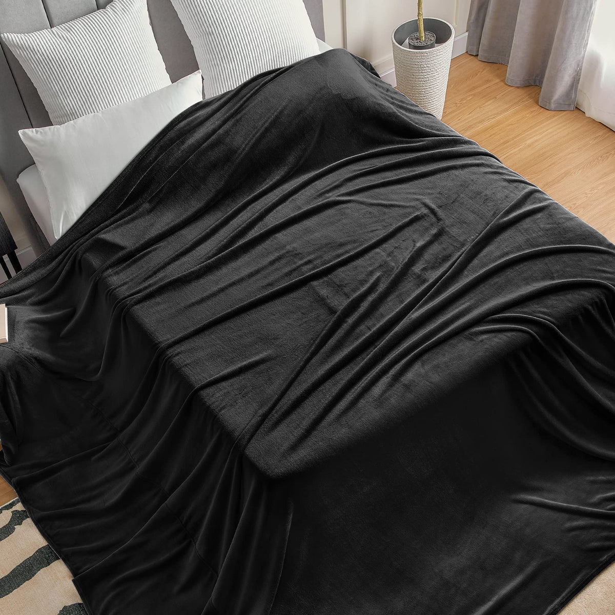 BEDELITE double-side fluffy closeup emphasizes soft plush fleece texture