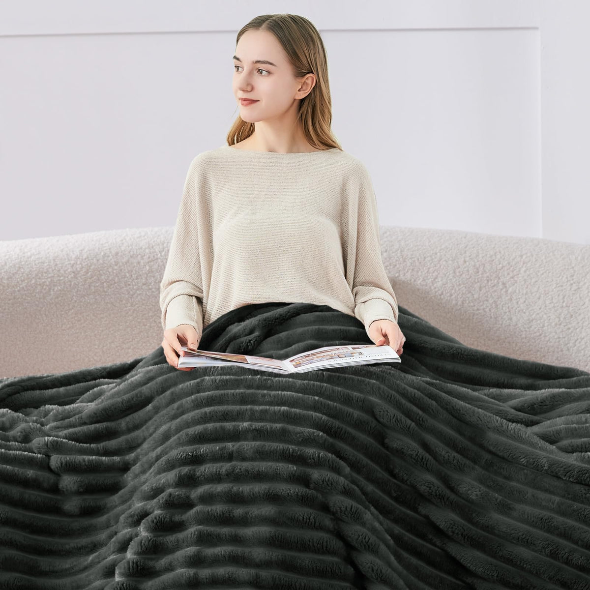 BEDELITE double-sided plush texture provides breathable coziness
