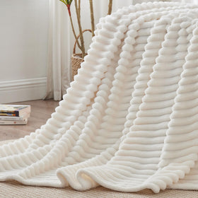 BEDELITE easy-care blanket resists shrinking and fading over time.