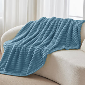 BEDELITE easy-care blanket with reinforced stitching resists shrinkage and fading.