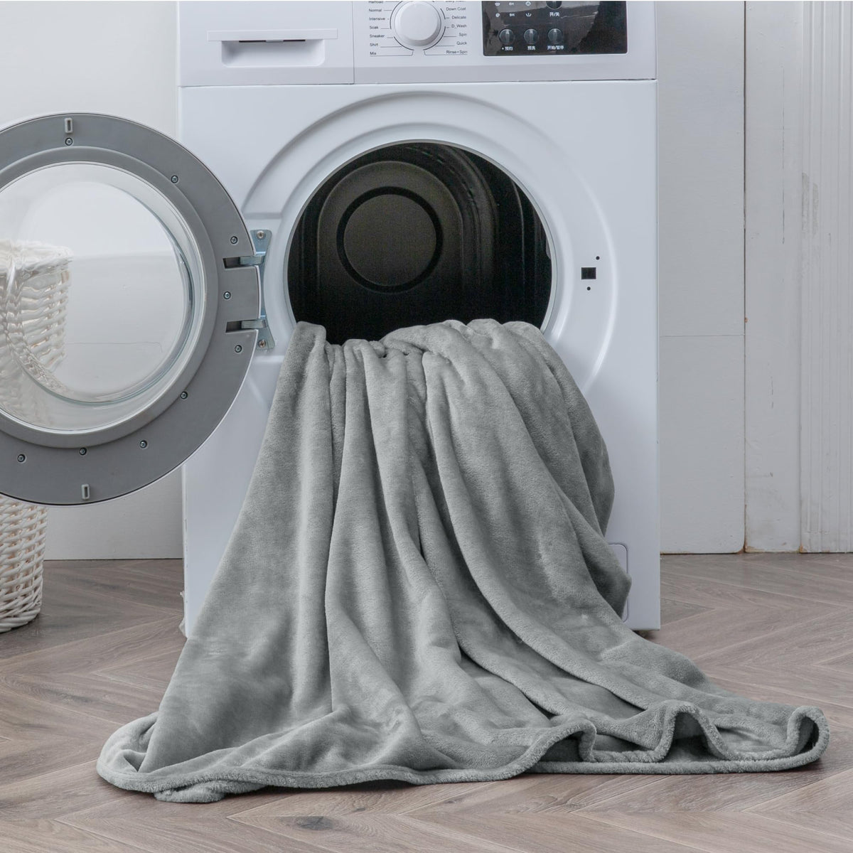 BEDELITE grey flannel in a cozy bedroom setup enhances décor.