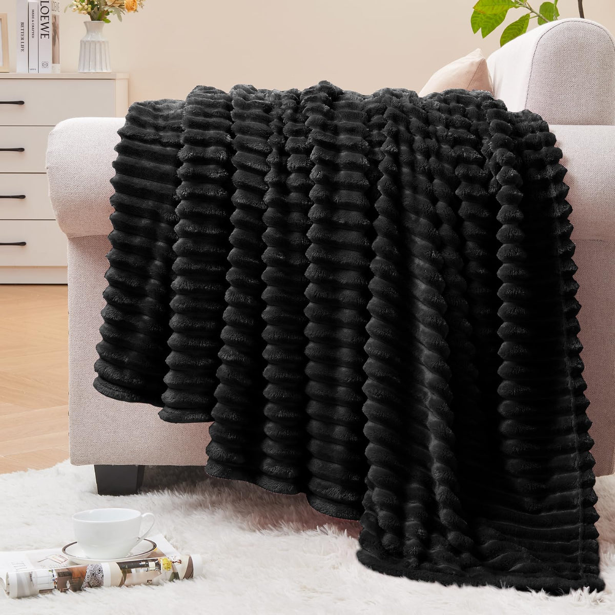 BEDELITE fleece blanket with 3D ribbed pattern adds texture and warmth