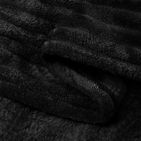 BEDELITE fleece blanket in black provides versatile home décor option