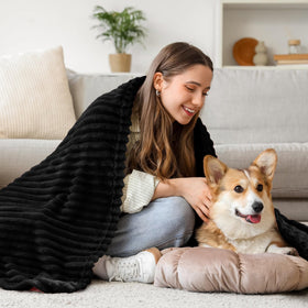 BEDELITE fleece blanket easy-care stitches for durable, long-lasting use