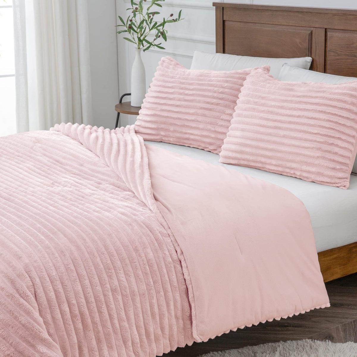 BEDELITE easy-care bedding is machine washable for busy homes
