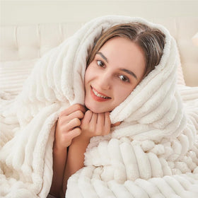 BEDELITE fleece side close-up highlighting high-density fabric for warmth retention