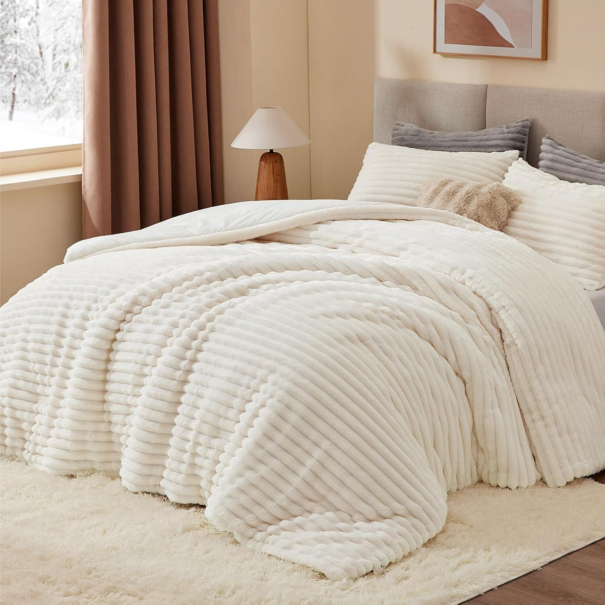 BEDELITE comforter close-up highlights micro-mink texture for silky touch