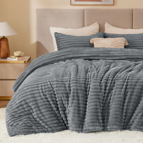 BEDELITE fleece queen comforter front view showing plush warmth for cold nights.