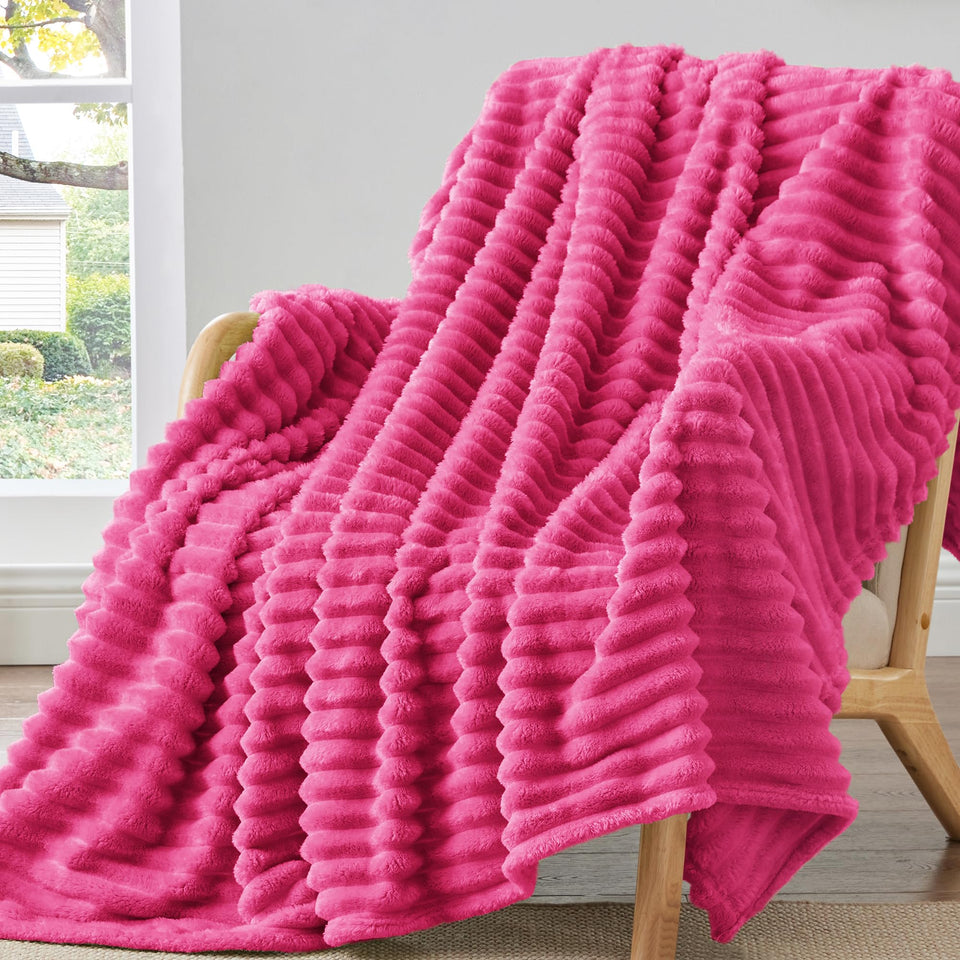 BEDELITE fleece throw blanket stripe detail, showcasing 3D texture and decorative warmth for living spaces.