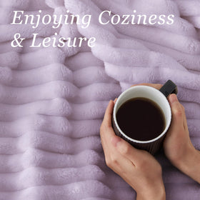 BEDELITE throw ready for camping with soft warmth outdoors