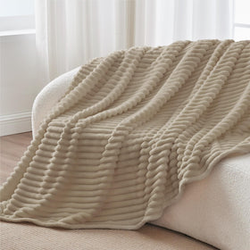 BEDELITE fleece throw easy-care stitching ensures durability after washing.