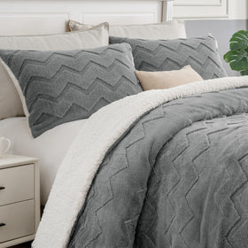 BEDELITE fluffy queen comforter close-up showcases plush texture and cozy warmth.