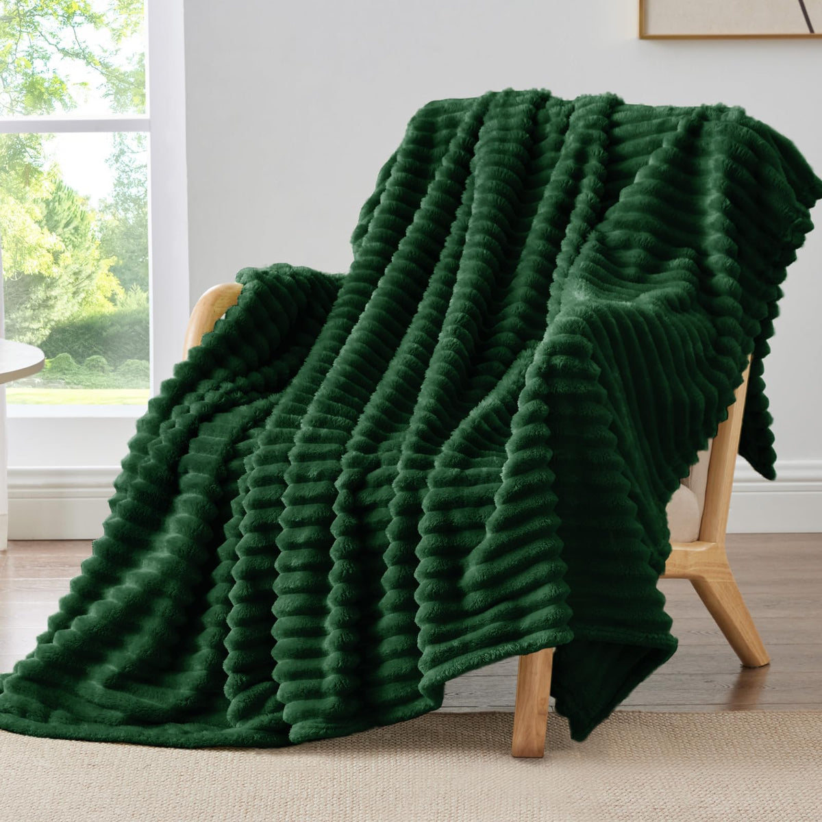 BEDELITE forest green fleece throw folded, cozy warmth ready for use