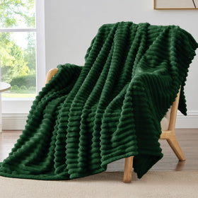 BEDELITE forest green fleece throw folded, cozy warmth ready for use