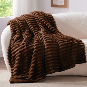 BEDELITE giftable blanket presented as a thoughtful home gift