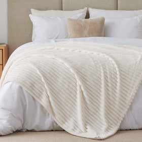BEDELITE King Size Blanket presented as a gift ready cozy centerpiece.