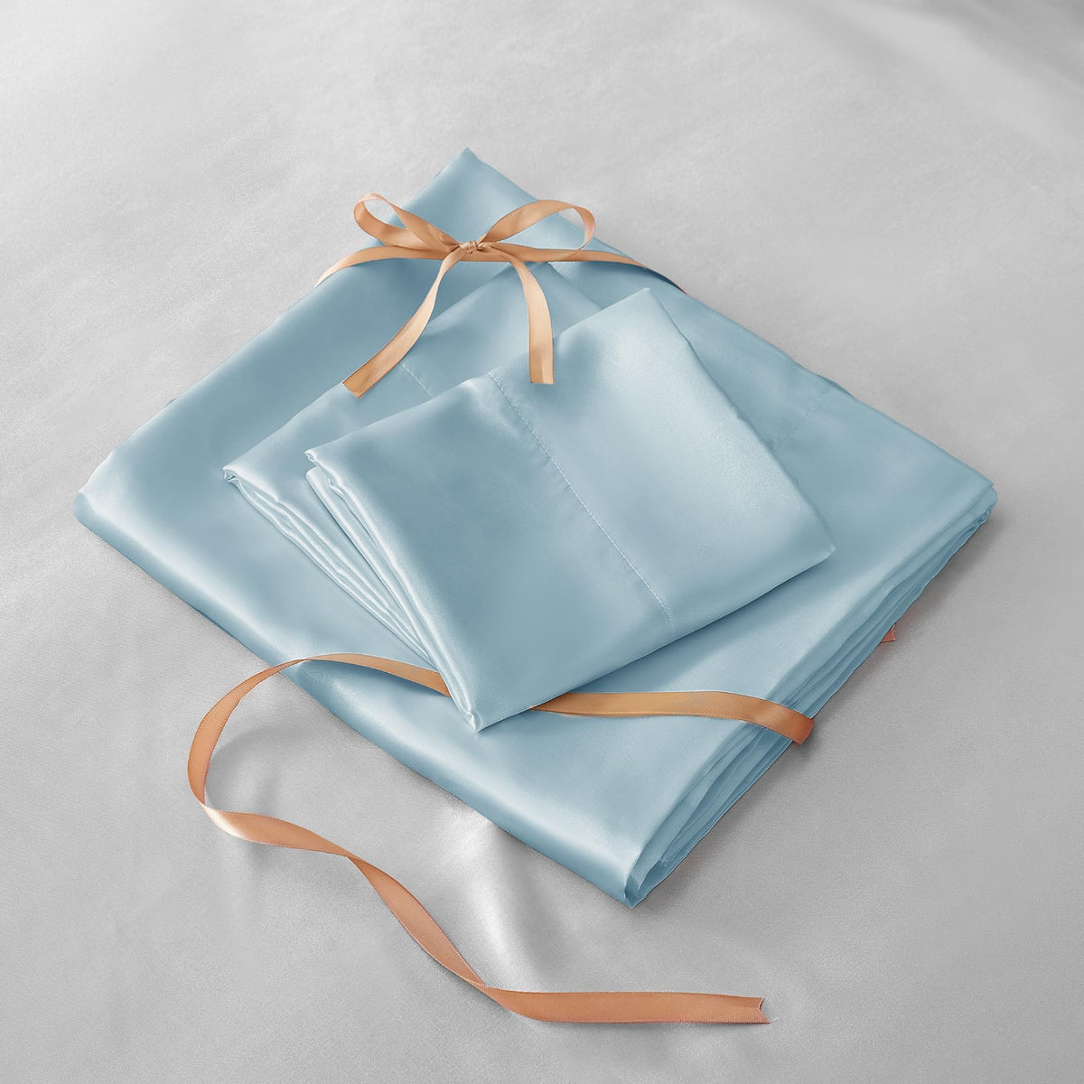 Durable BEDELITE satin sheets resist pilling and fading
